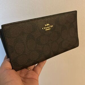 Coach wallet with zipper on the other side